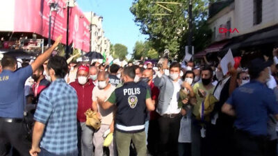 Polis bariyerini aşan kalabalık Ayasofya’ya doğru koştu