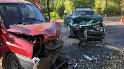 Bursa’da feci kaza! Kafa kafaya çarpıştılar: 4 yaralı