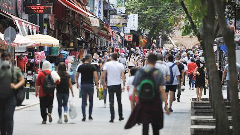 Bursa’da vaka artışına rağmen kurallara uyulmuyor! Başkan Aktaş’tan da uyarı geldi…