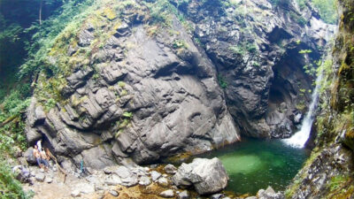 Bursalılar bu doğal havuzlarda serinliyor