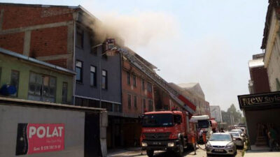 Bursa’da mobilya deposunda yangın