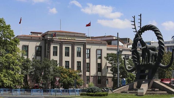 Kentte 15 gün süreyle her türlü toplantı ve gösteri yürüyüşünü kısıtladı