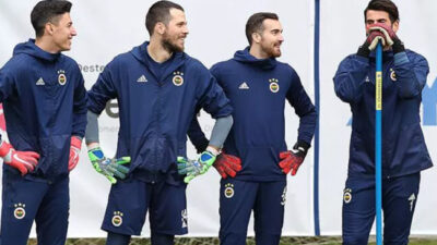 Fenerbahçe'nin 26 yaşındaki kalecisi Erten Ersu, sözleşmesinin sona ermesinin ardından