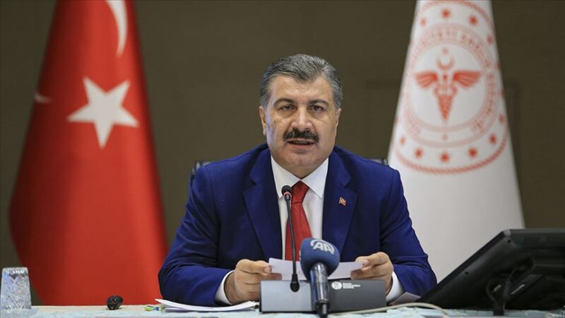 Bakan Koca’dan tatilcilere uyarı; Kum gibi kalabalıktan uzak! Sağlık Bakanı Fahrettin Koca, Twitter hesabından yaptığı açıklamada, "Havuz ve