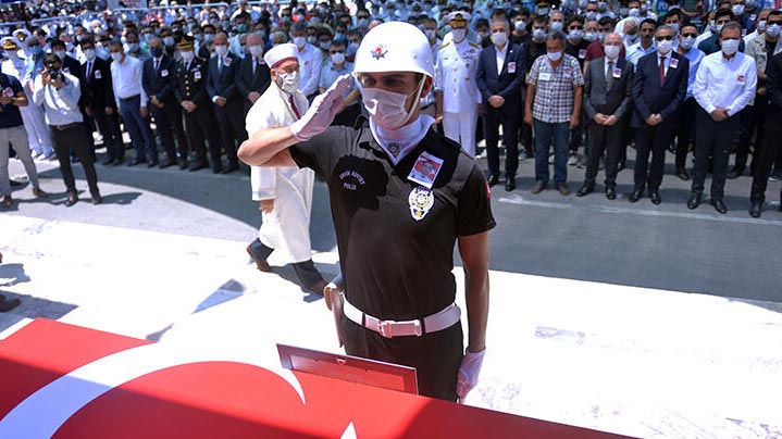 Kahramanlara son görev