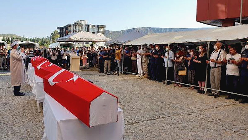 Mersin’de şehit olan 4 asker için tören