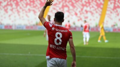 Süper Lig ekiplerinden Demir Grup Sivasspor ile sözleşmesi sona eren