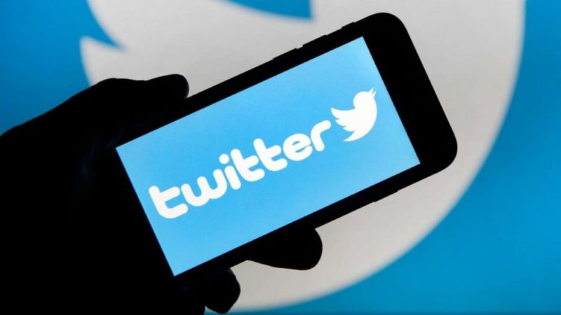 Pek çok rakibi gibi ücretsiz bir platform olan Twitter ücretli