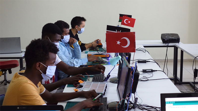 ‘Geleceklerini kodluyorlar’