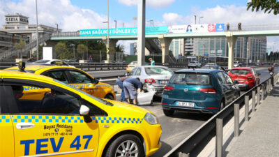 Motor yağı dökülen yolda zincirleme trafik kazası