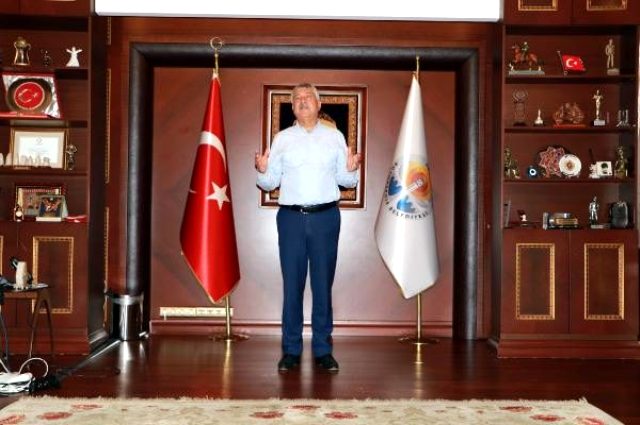 Belediye Başkanı’nın odasına haciz! Eşyaları alıp götürdüler…