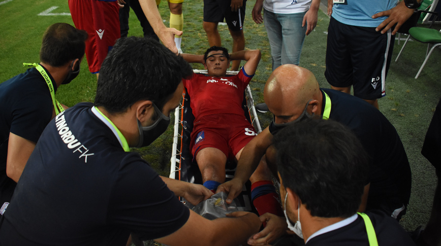 Hastanede ziyaret ettiler! Geçmiş olsun Batuhan... 2 altinordu