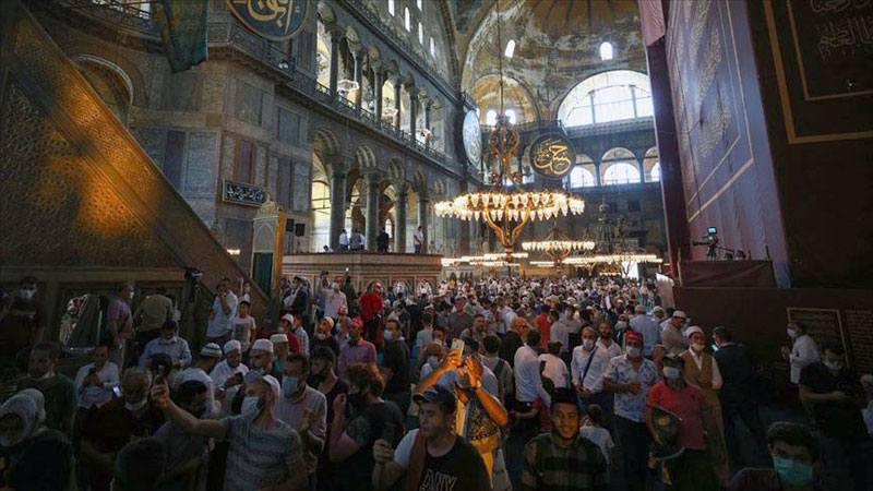 Ayasofya’da ziyaretçi yoğunluğu