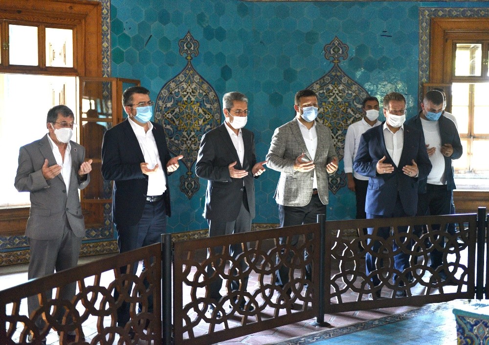 ‘Zincirler kırıldı, Ayasofya açıldı’ ‘Zincirler kırıldı, Ayasofya açıldı’