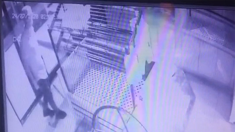 Bursa’da maskeli ve eldivenli hırsız kamerada Bursa’da maskeli ve eldivenli hırsız kamerada