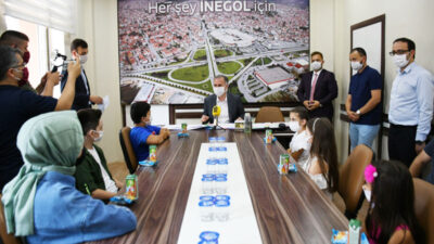 Küçük şair ve ressamlara ödülleri takdim edildi