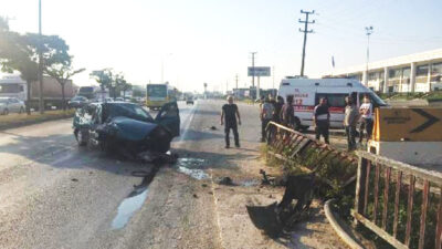 Bursa’da otomobil bariyerlere çarptı: 1 yaralı