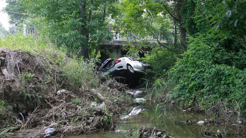 Yer: Bursa… Dereye uçan otomobilde can pazarı