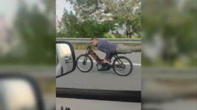 Bursa’da şoke eden görüntüler! Otobanda tehlikeli yolculuk…