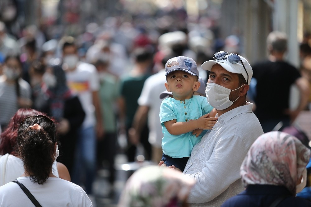 Bursa tarihi çarşıda Kurban Bayramı hareketliliği yaşanıyor