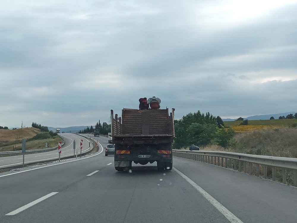 Bursa’da şok görüntüler! Kimseye aldırış etmediler…