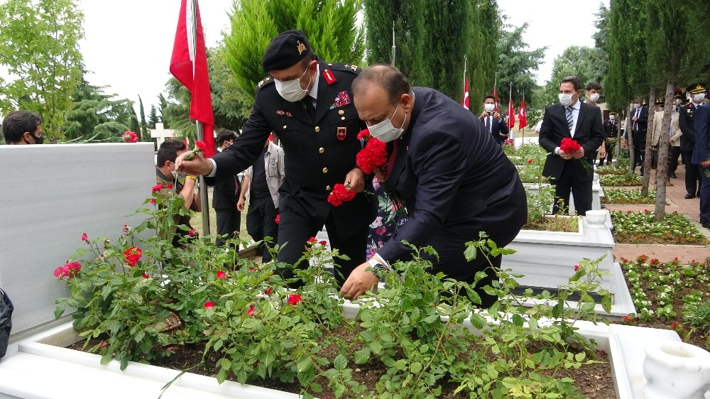 Bursa’da şehitlikte anma töreni düzenlendi