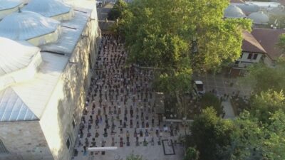 Bursa’da tarihi camiler doldu taştı