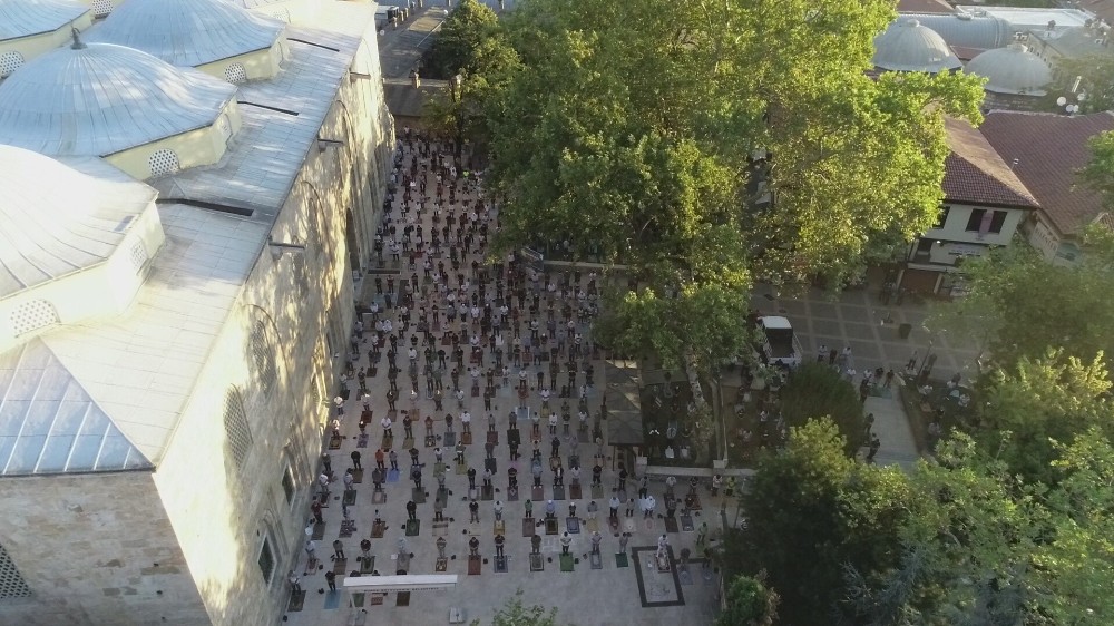 Bursa’da tarihi camiler doldu taştı