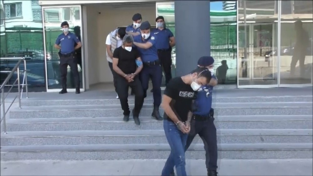 Bursa’da uyuşturucu operasyonunun ardından NARKO-TEM ihbar hattına mesaj yağdı Bursa’da uyuşturucu operasyonunun ardından NARKO-TEM ihbar hattına mesaj yağdı