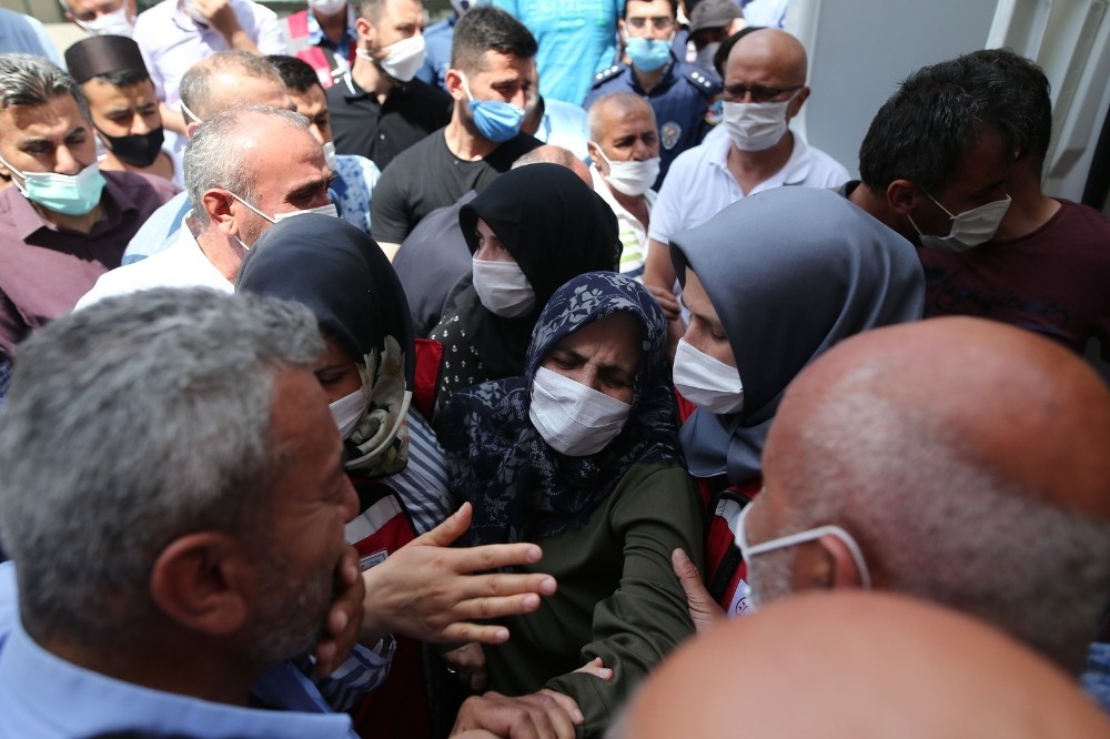 Bursalı şehit komiser yardımcısı, baba evine getirildi Bursalı şehit komiser yardımcısı, baba evine getirildi