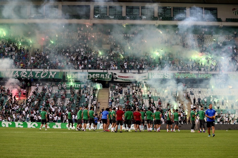 Bursaspor taraftarının dikkatine! Stadyum dışına dev ekran… Bursaspor taraftarının dikkatine! Stadyum dışına dev ekran…