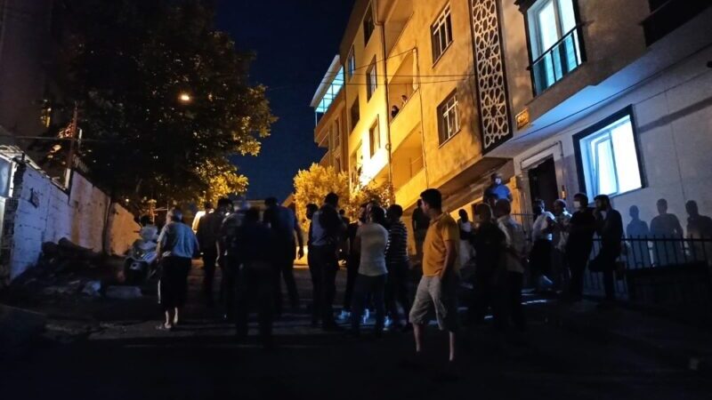 Bursa’da maganda dehşeti! Çocuklar saniyelerle kurtuldu Orhangazi ilçesinde kimliği belirsiz bir magandanın tabancasından ateşlenen mermi akraba