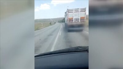 Kamyon sürücüsünün ambulansa yol vermediği anlar kamerada