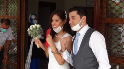 Bursa’da ilginç olay! Düğün hediyesi olarak kelepçe taktı