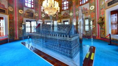Ayasofya’nın açılmasının ardından Fatih Sultan Mehmet Han’ın kabrine akın