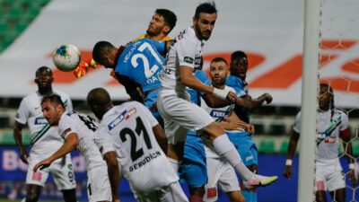 Konyaspor ve Denizlispor, Başakşehir ve Trabzonspor'u yenerek kritik galibiyetlere imza