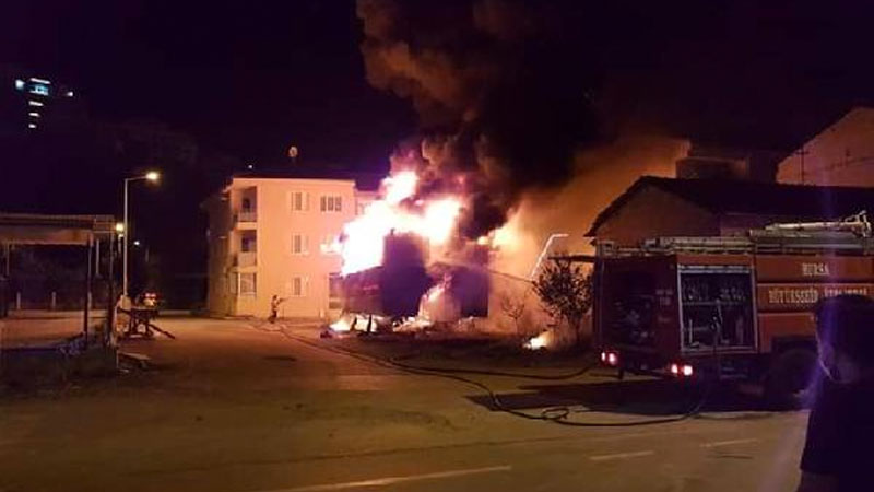 Yer: Bursa… Lüks yat alev alev yandı Yer: Bursa… Lüks yat alev alev yandı