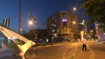 Şampiyonluk ateşini yaktılar… Tüm ilçe Bursaspor bayraklarıyla donatıldı…