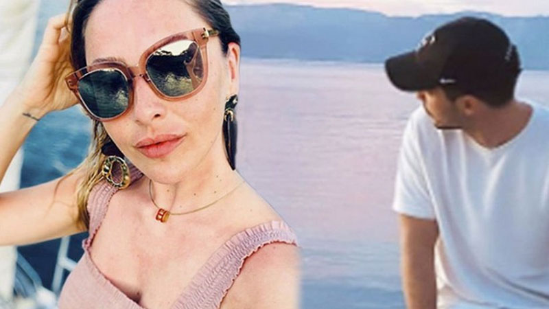 Aşıklar tatilde! Teknedeki fotoğraflarına beğeni yağdı! Aşıklar tatilde! Teknedeki fotoğraflarına beğeni yağdı!