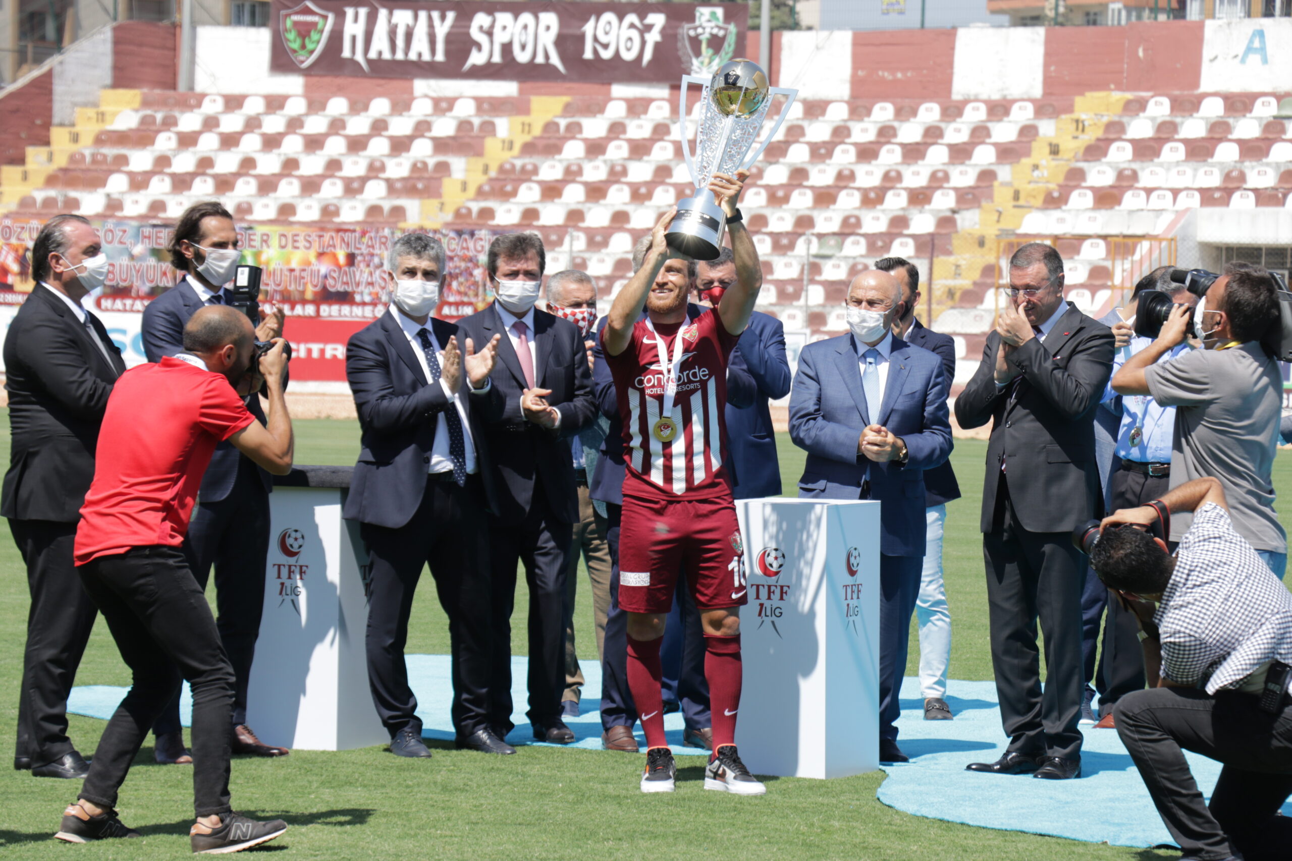 Süper Lig'e yükselen Hatayspor kupasını aldı... 7 hatay1 1 scaled