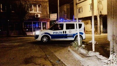 Hırsızlık yaparken yakalandı, ’virüs var’ diyerek polisleri uzaklaştırmaya çalıştı