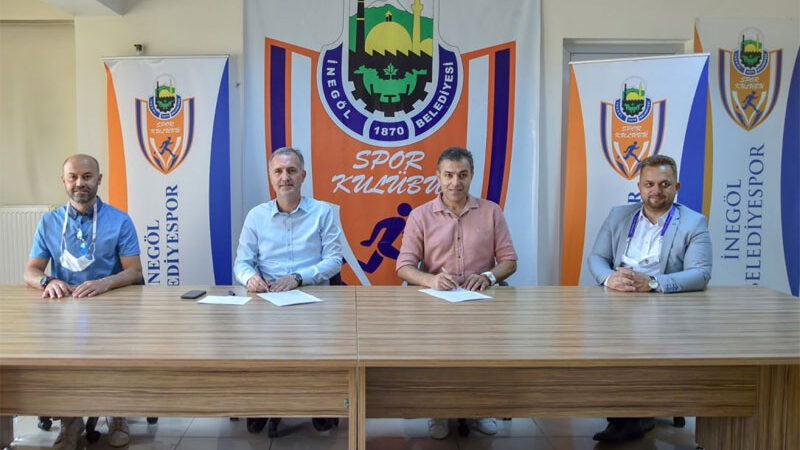 AXA Sigorta Efeler Ligi temsilcimiz İnegöl Belediyespor, Antrenör Levent Zoroğlu