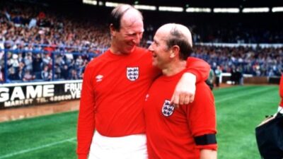 İngiltere'nin efsane futbolcusu Jackie Charlton, 85 yaşında hayatını kaybetti. Bobby