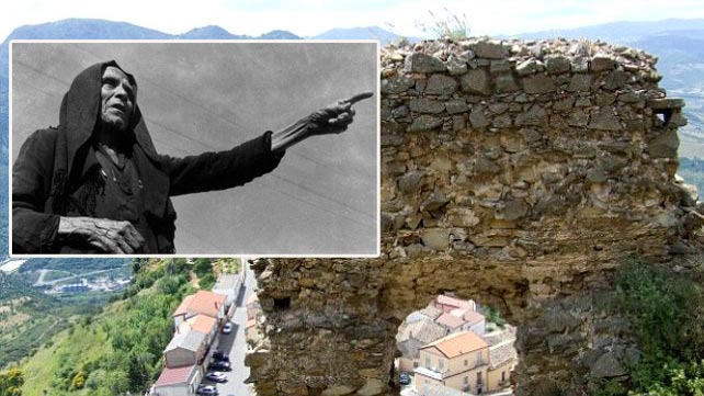 İnsanların ismini söylemeye korktuğu lanetli kasaba! Bebekler iki kalpli, üç akciğerli dünyaya geliyor İnsanların ismini söylemeye korktuğu lanetli kasaba! Bebekler iki kalpli, üç akciğerli dünyaya geliyor