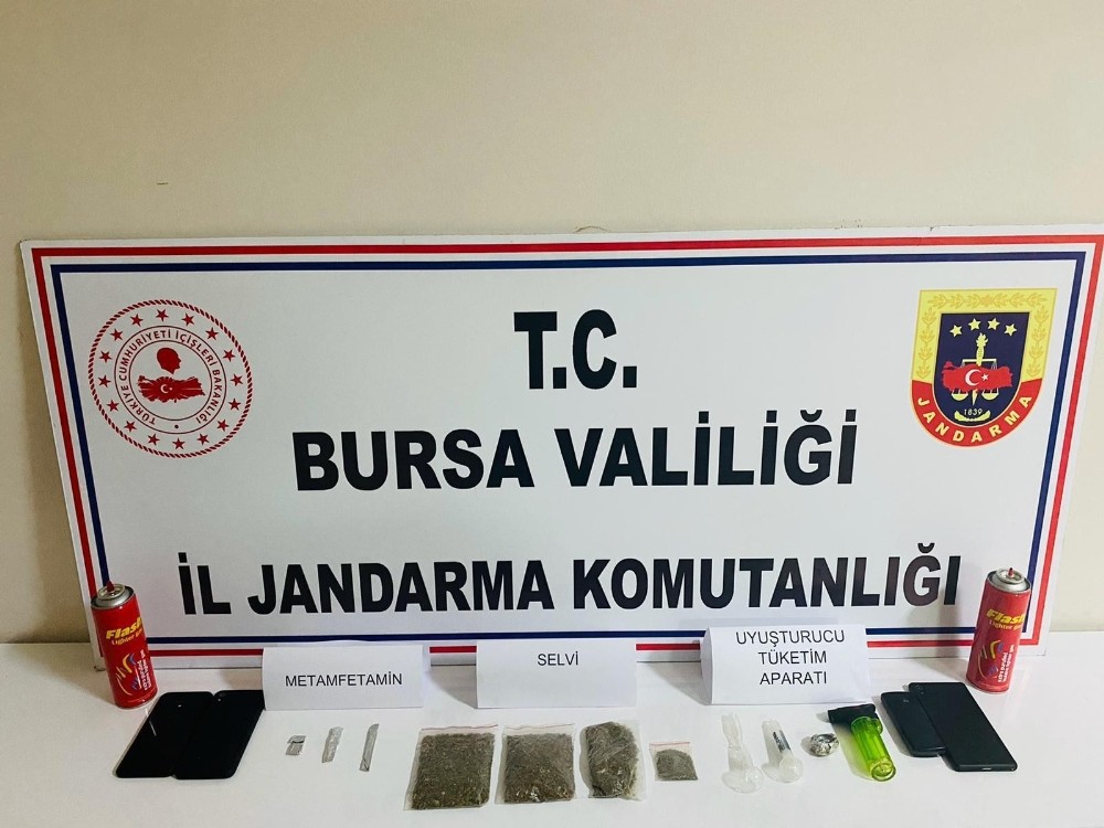 Jandarmadan uyuşturucuya geçit yok: 4 gözaltı Jandarmadan uyuşturucuya geçit yok: 4 gözaltı