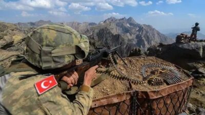 Gri kategorideki terörist teslim oldu