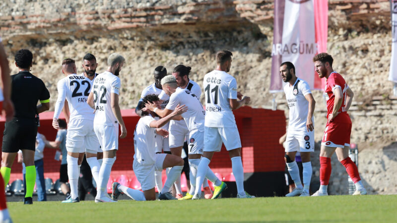 1.Lig’de zirve yangın yeri… Karagümrük ve Akhisar da kazandı… İşte sonuçlar… TFF 1.Lig'de 31. hafta maçları adeta nefes kesiyor... Bugünün ilk