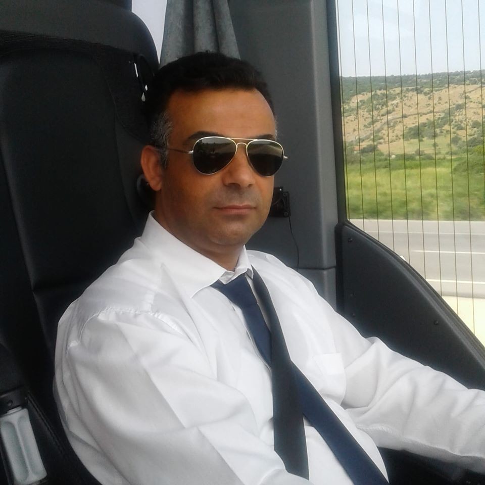 Karacabey Belediyespor takım otobüsü şoförü sokak ortasında öldürüldü Karacabey Belediyespor takım otobüsü şoförü sokak ortasında öldürüldü