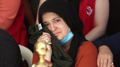 Bursa’yı yasa boğdu! Kazada şehit olan eşinin tişörtünü bir an olsun bırakmadı