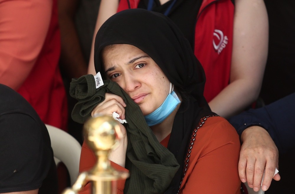 Bursa’yı yasa boğdu! Kazada şehit olan eşinin tişörtünü bir an olsun bırakmadı